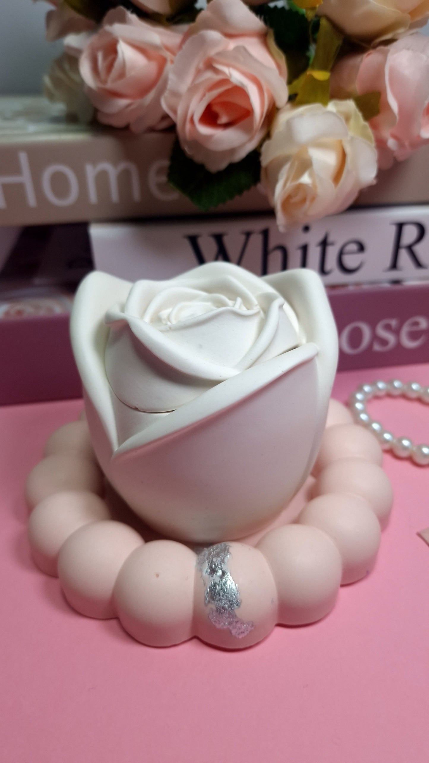 Bougie Pot Jesmonite Rechargeable – Rose Éternelle