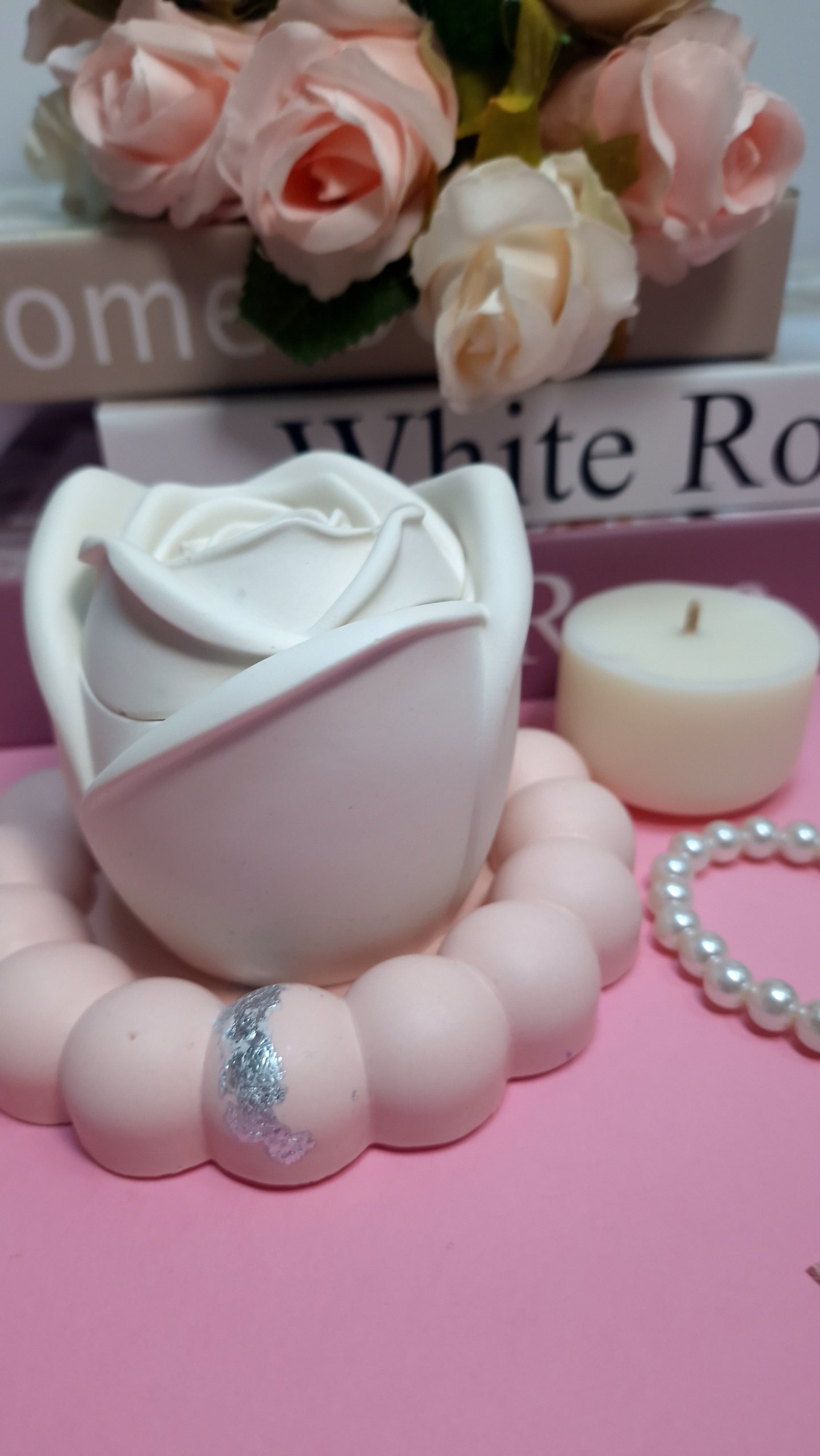 Bougie Pot Jesmonite Rechargeable – Rose Éternelle